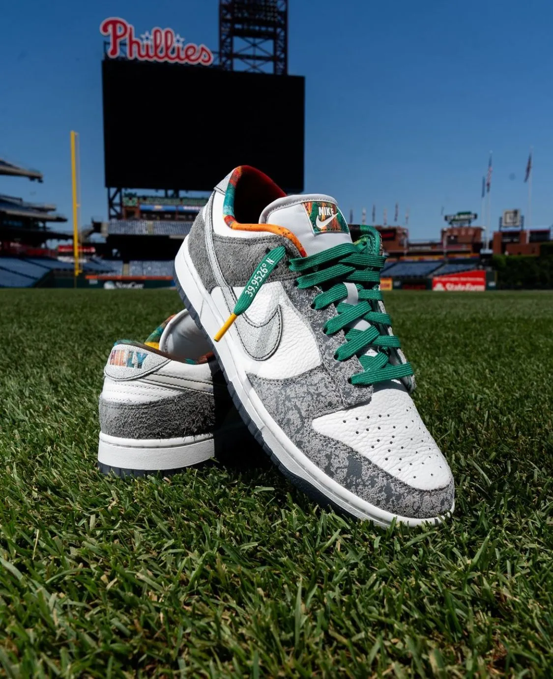Nike Dunk Low "Philly" Training Sneakers