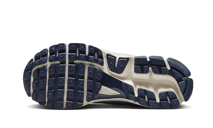 Zoom Vomero 5 Pure Platinum Laser Orange Dynamic Grip trendy shoe style