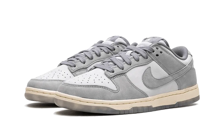 heavy - duty - upper - feature shoes Dunk Low Cool Grey Football Grey