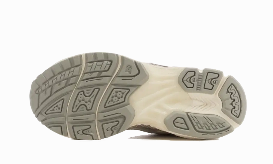 Performance Gear moisture - wicking fabric Gel-Kayano 14 White Sage Smoke Grey