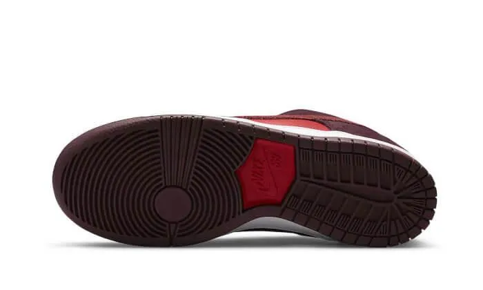 turf shoes SB Dunk Low Cherry
