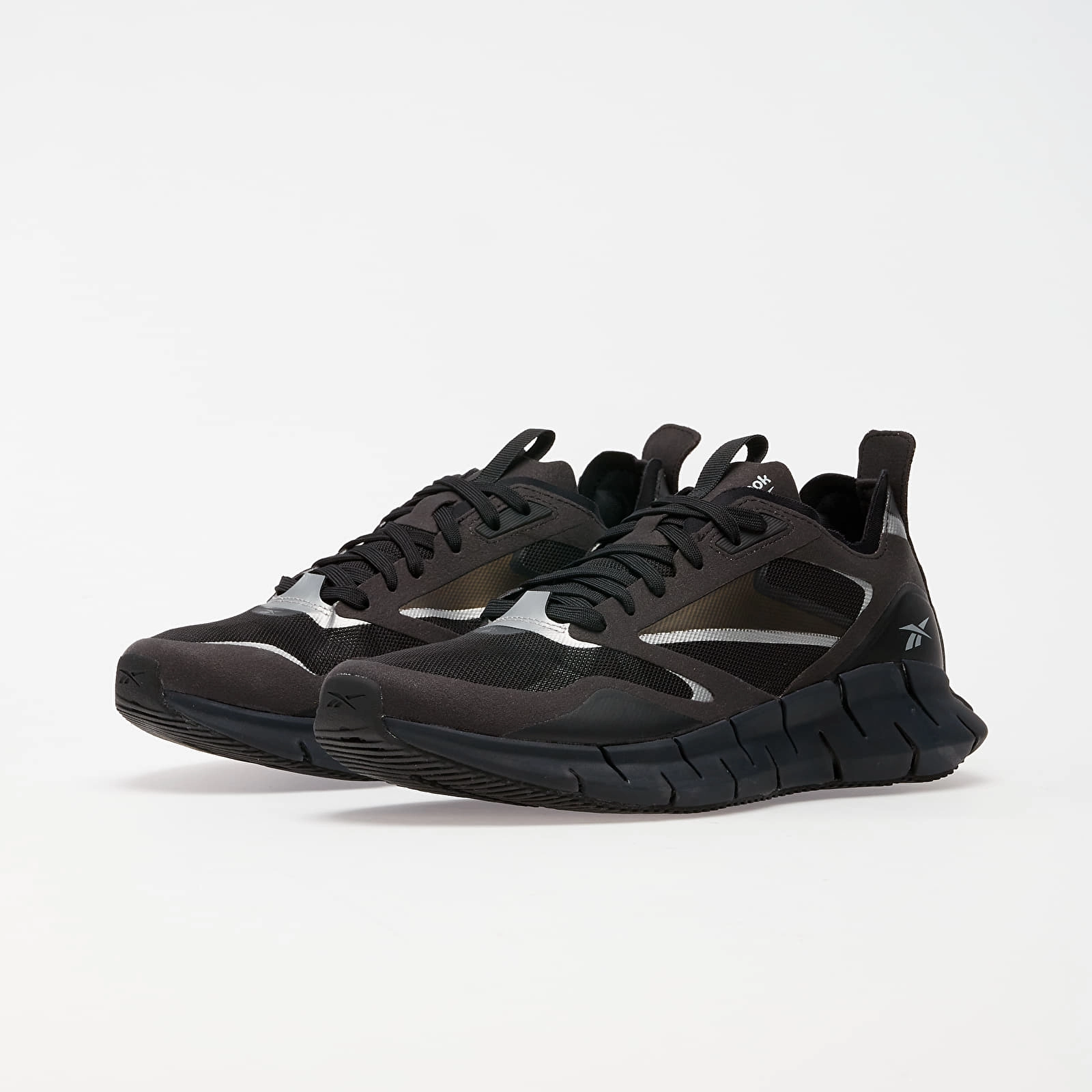 Comfortable Movement Soft Edge Reebok Zig Kinetica Horizon (Black/White)