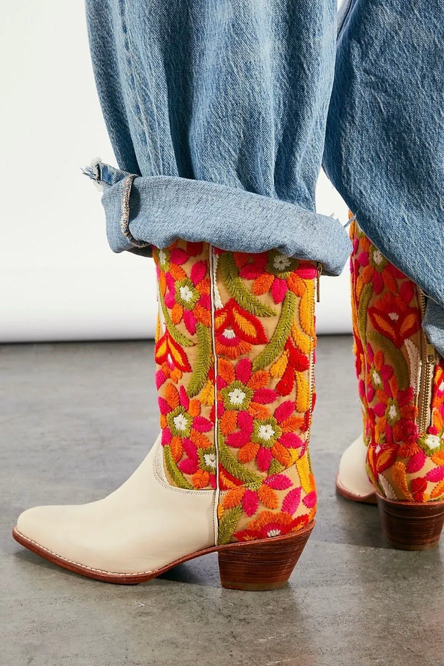 SELINA EMBROIDERED WESTERN BOOTS FLOWER EMBROIDERED
