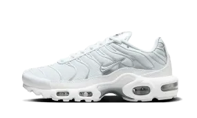 pom - pom - decorated running shoes metatarsal - support - feature shoes Air Max Plus White Metallic Silver