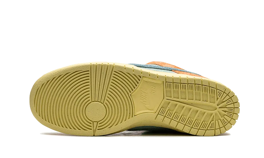 Nike SB Dunk Low Orange Emerald Rise Travel Step