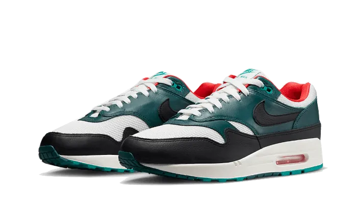 Air Max 1 Liverpool Lebron James running in spring shoes asphalt running footwear