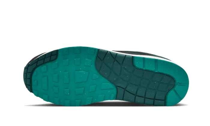 fairy - tale - themed running option for sprints Air Max 1 Liverpool Lebron James