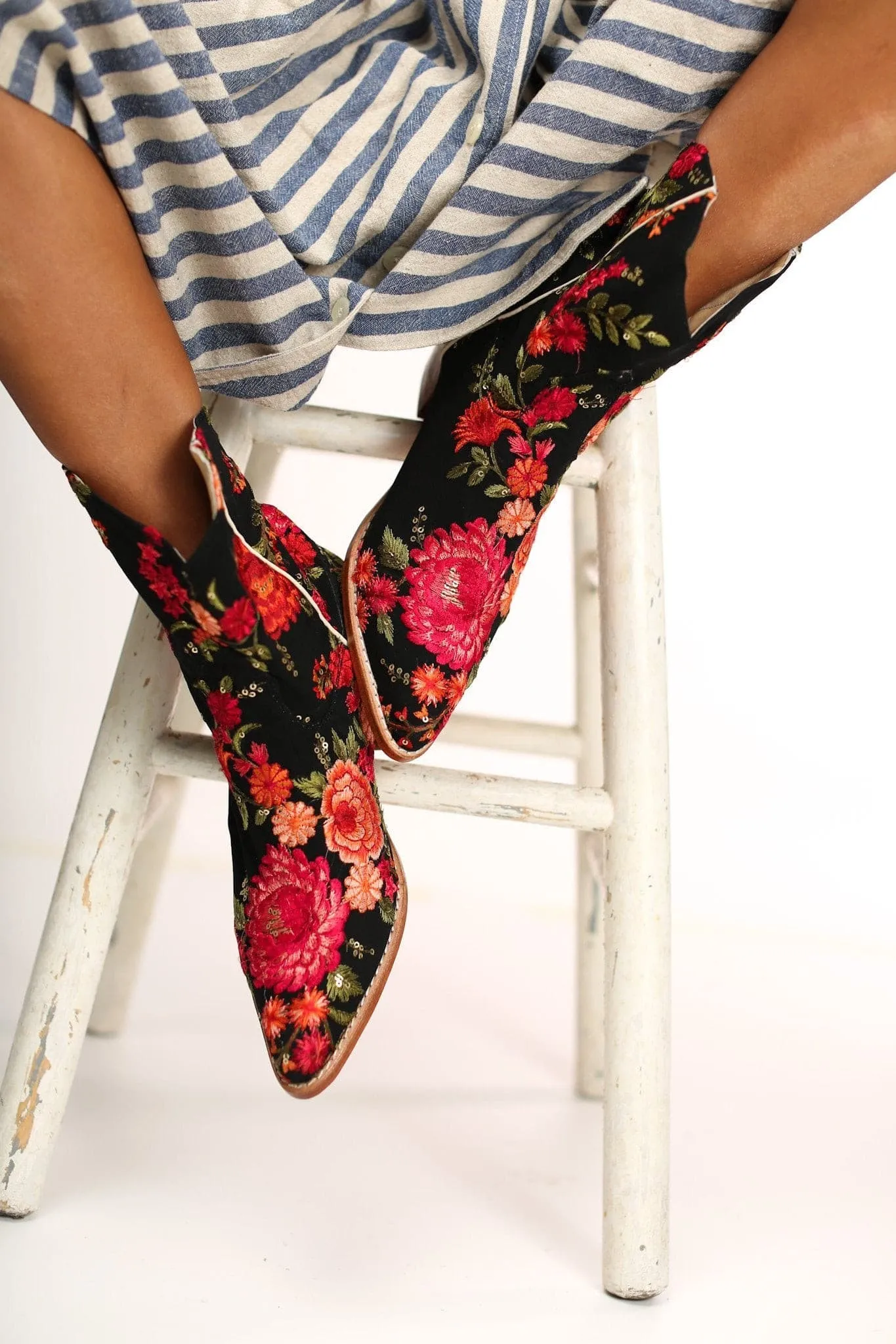 SHORT WESTERN BOOTS EMBROIDERED LEILA
