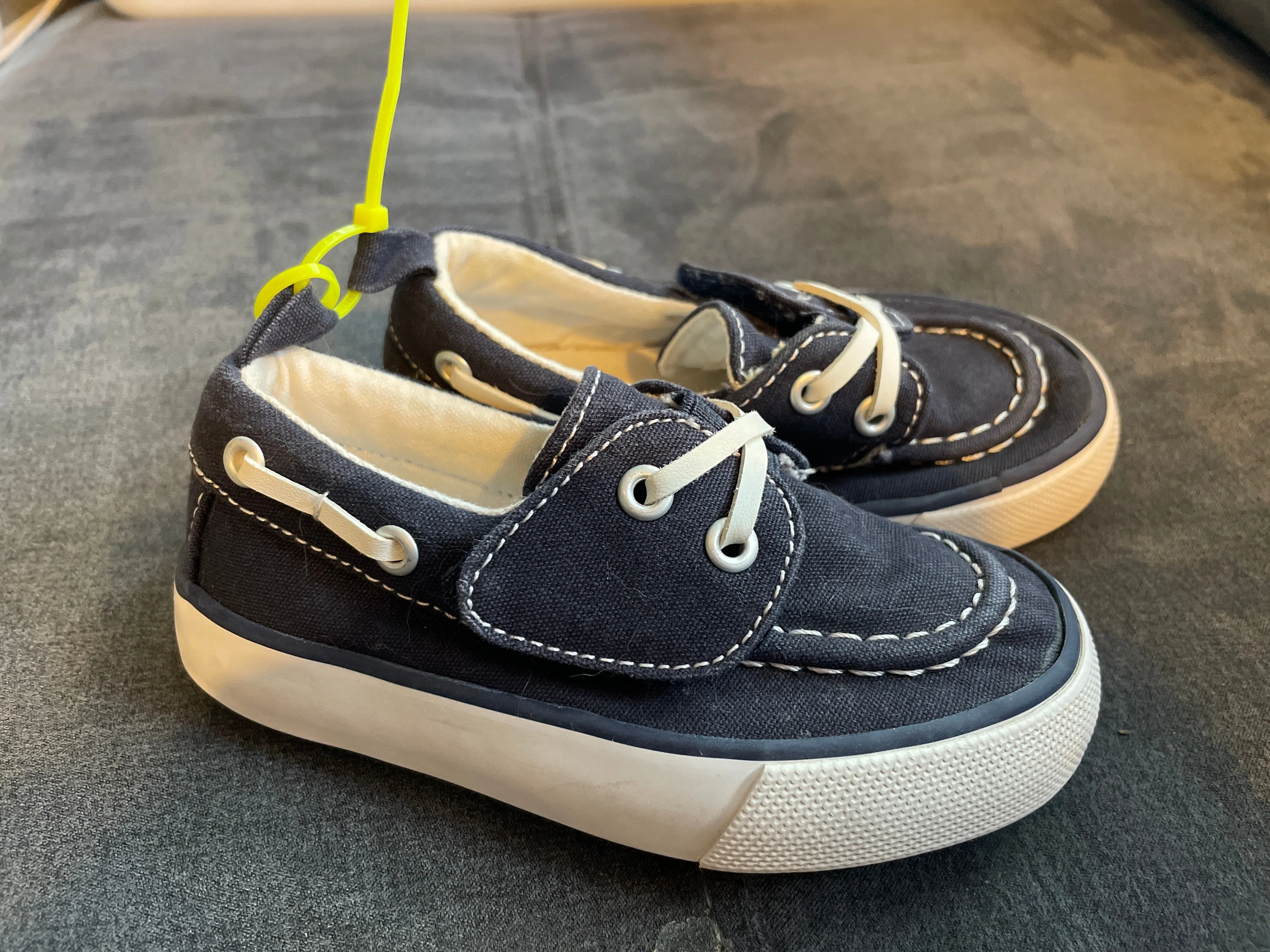 size 7 navy boat shoe - size Shoes:           7 & 7.5 (Little Kid)
