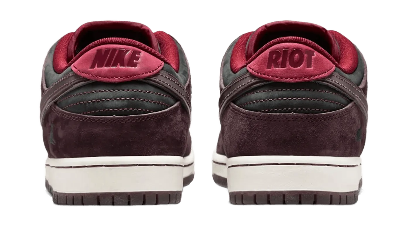 Nike SB Dunk Low Riot Skateshop Breathable Inserts Comfortable to wear