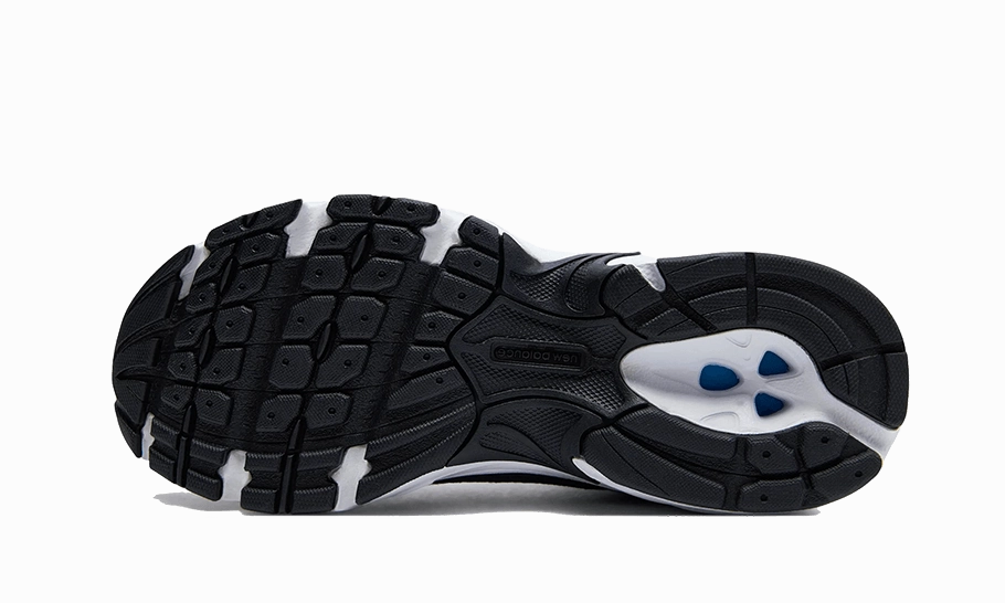 Padded Tongue Construction New Balance 530 Classic Black Grey