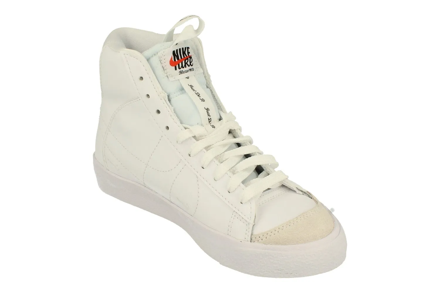 running in a desert area streamlined look Nike Blazer Mid 77 Se D GS Trainers Dh8640 102