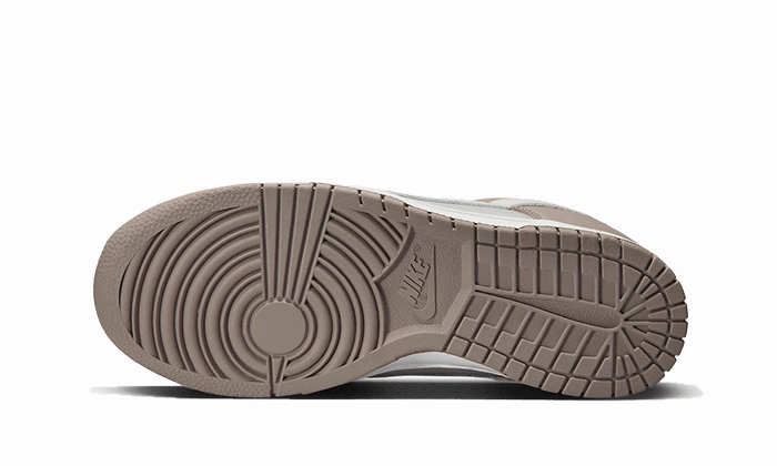 Easy traction Nike Dunk Low Bone Beige