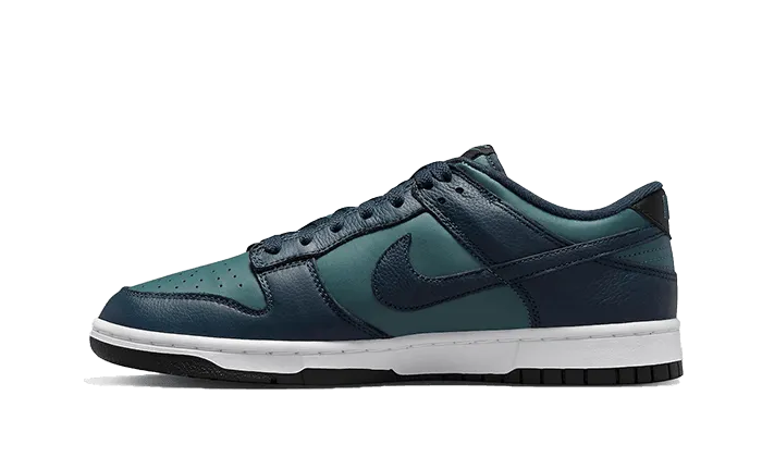 Dunk Low Armory Navy hard - rubber sole shoes running on inclined ground