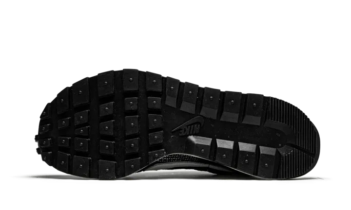 Nike Vaporwaffle Sacai Black White simple design