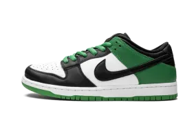 Stylish Silhouette Outfit Ease Nike SB Dunk Low Classic Green