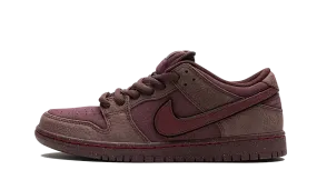 Non Irritating Seams Nike SB Dunk Low City Of Love Burgundy Crush