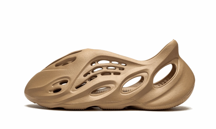 Yeezy Foam RNNR Ochre Relax Fit Street Walk
