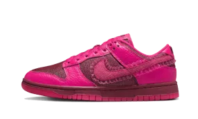 Nike Dunk Low Valentines Day (2022) Durable outsole Slip On Elastic Gusset