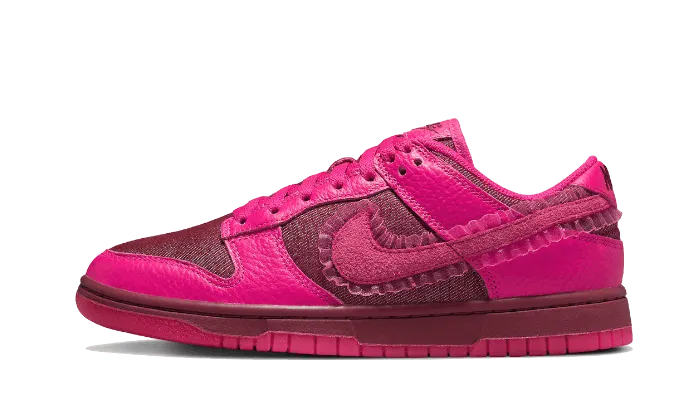 Nike Dunk Low Valentines Day (2022) Durable outsole Slip On Elastic Gusset