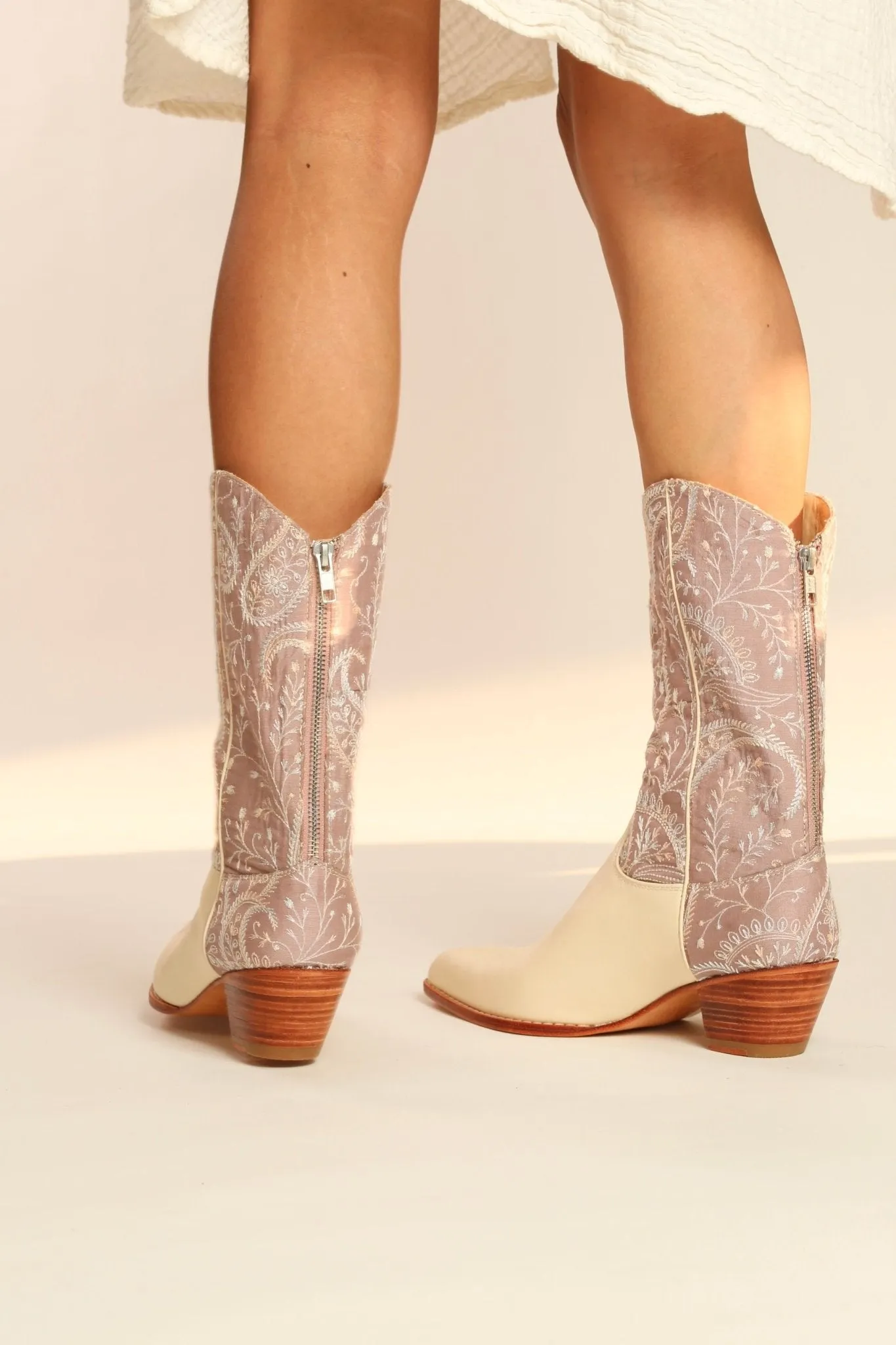 TENDER PINK EMBROIDERED WESTERN BOOTS SAHEBI