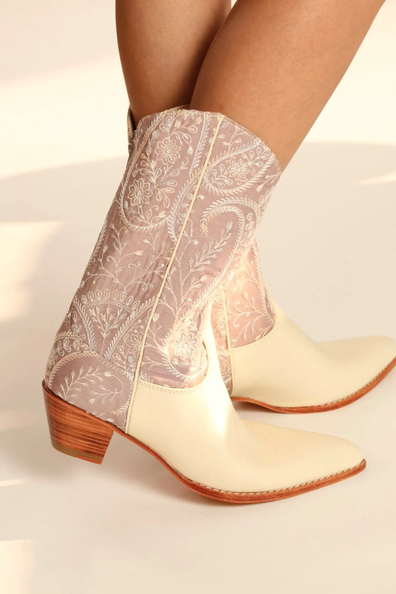 TENDER PINK EMBROIDERED WESTERN BOOTS SAHEBI