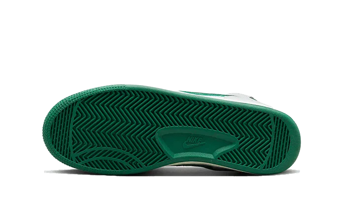 Terminator High Noble Green running in a tropical area