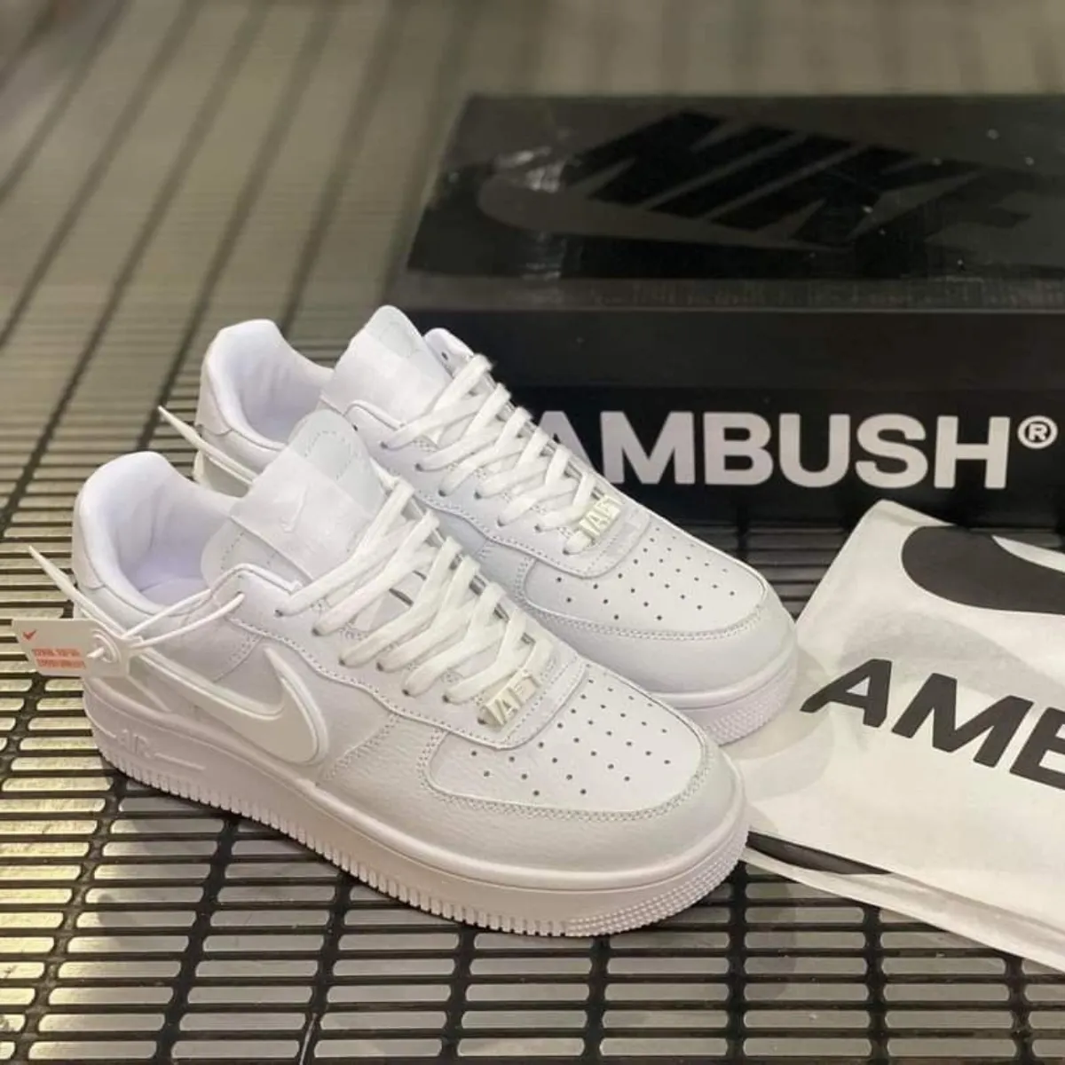 Flexible Lining Agile Nike Air Force 1 Low Ambush "TRIPLE WHITE"