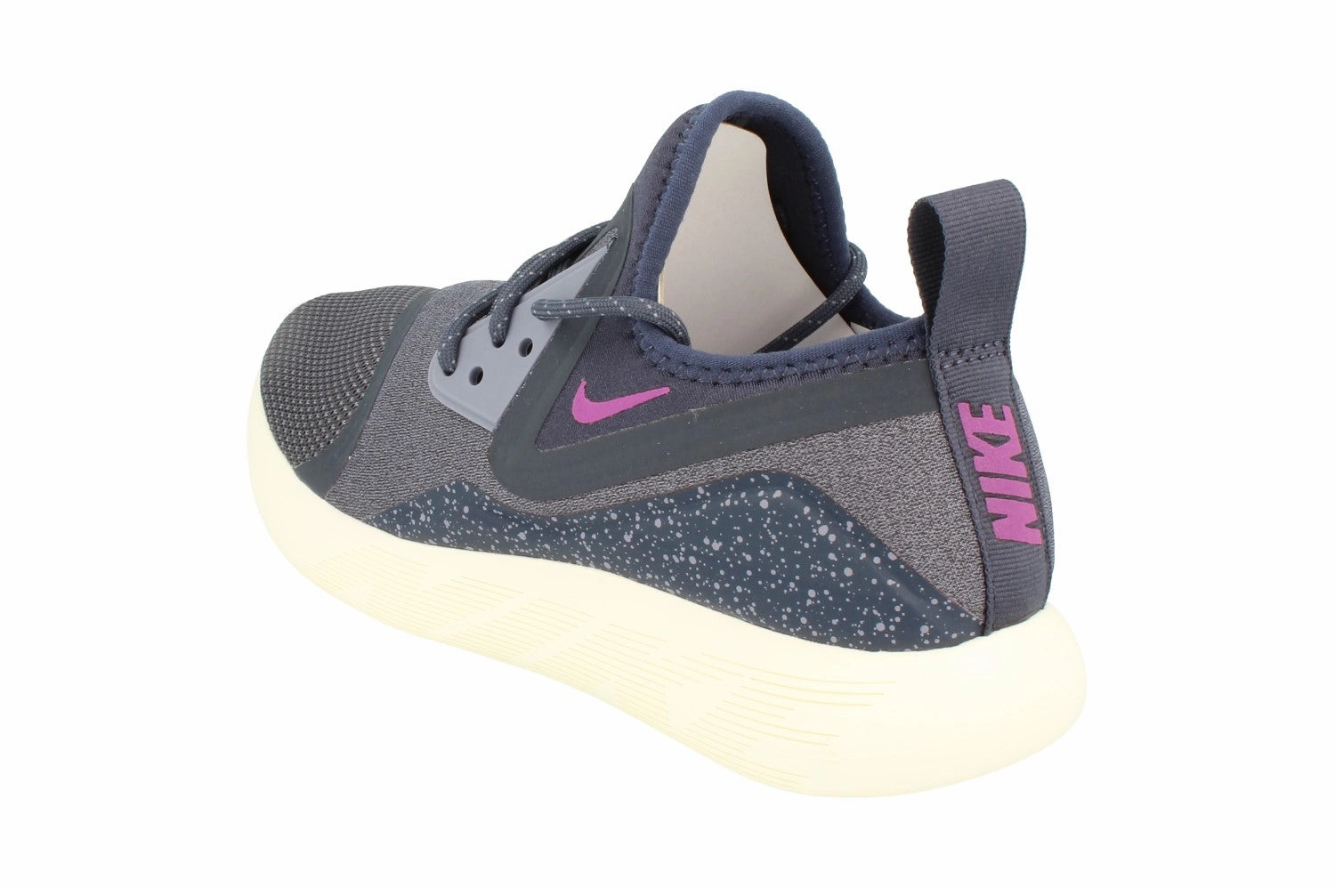 Secure Lock running on dirt roads Nike Womens Lunarcharge Essential 923620 405
