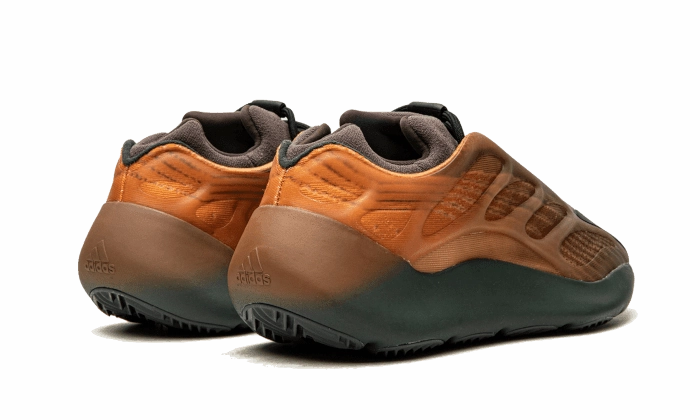 Canyon Jog Dry Steps Yeezy 700 V3 Copper Fade