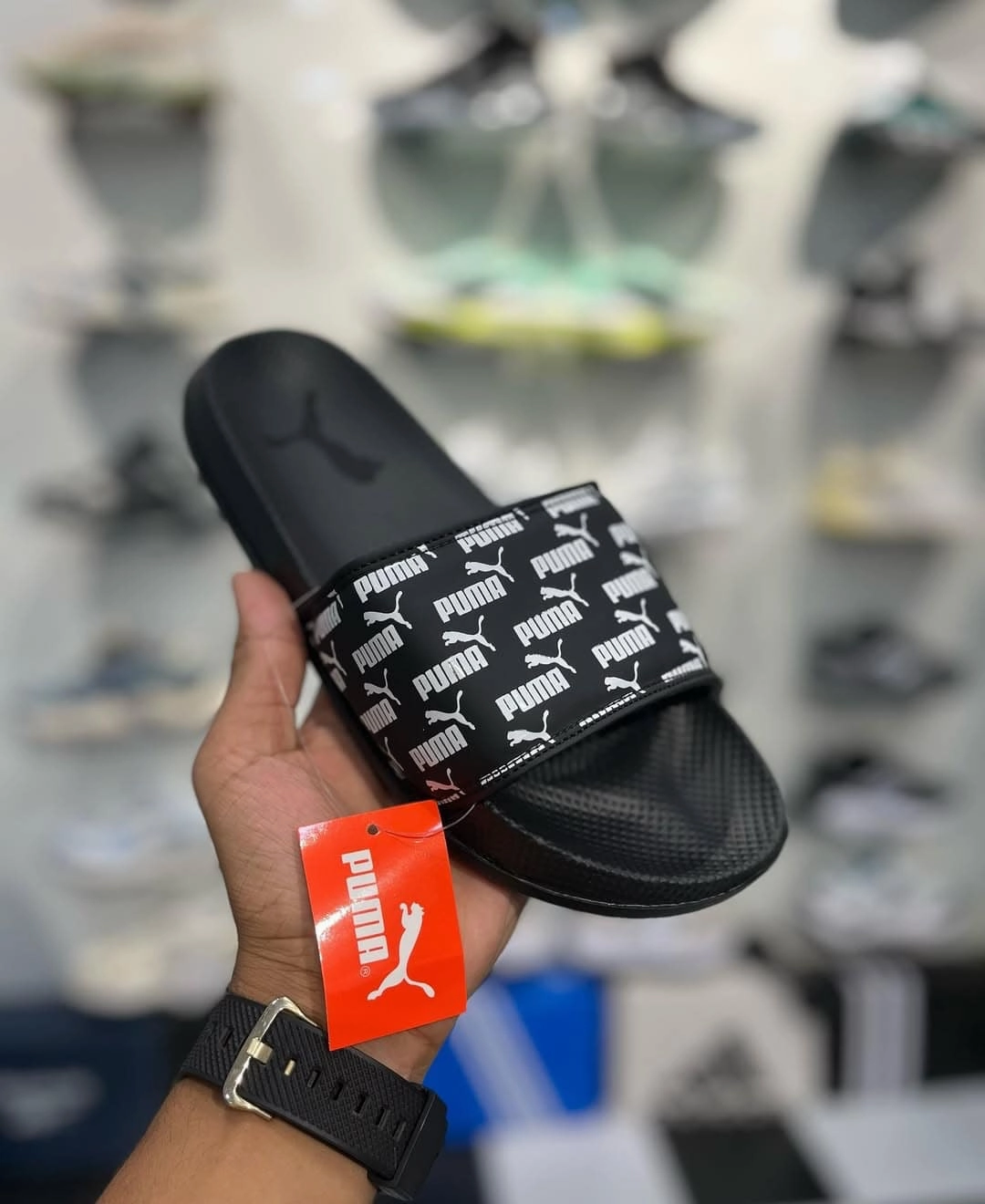 chic aesthetic Game Day Claquette Puma soft foam Black/White