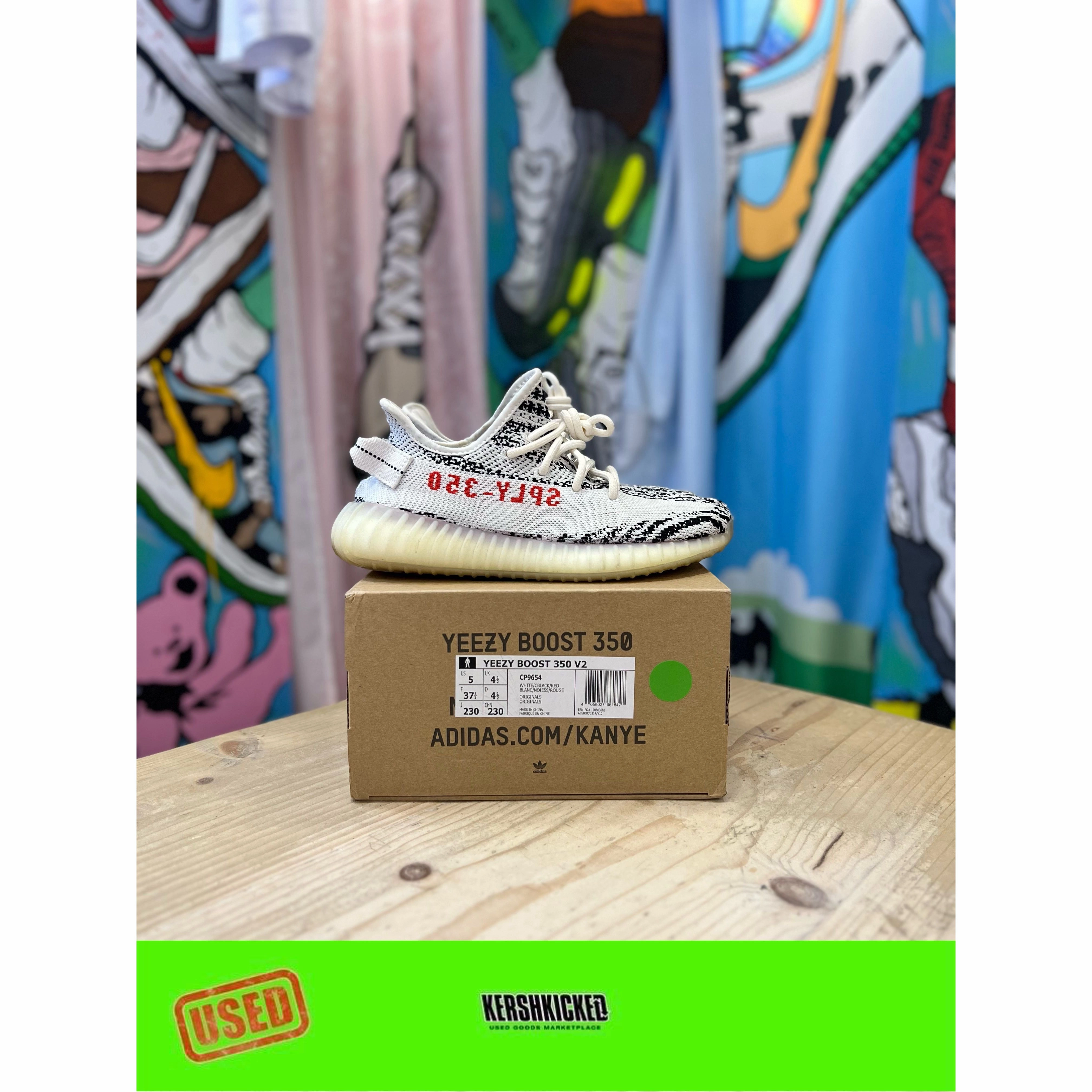 Relaxed Walk Yeezy 350 Zebra UK 4.5