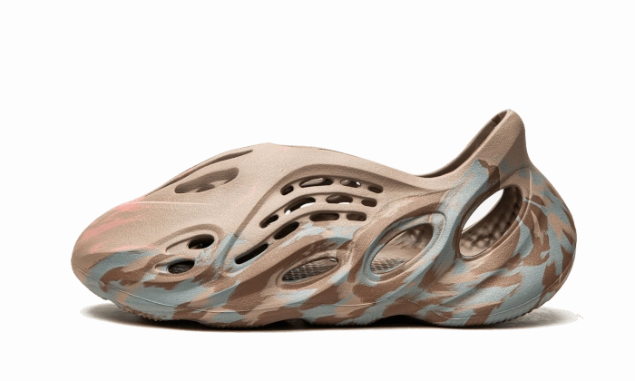 Yeezy Foam RNNR MX Sand Grey Breathable Upper Stylish Appearance