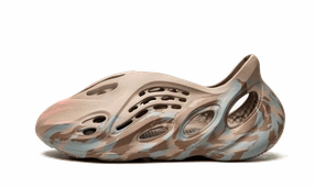 Yeezy Foam RNNR MX Sand Grey Breathable Upper Stylish Appearance