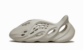 Yeezy Foam RNNR Sand Stream Step