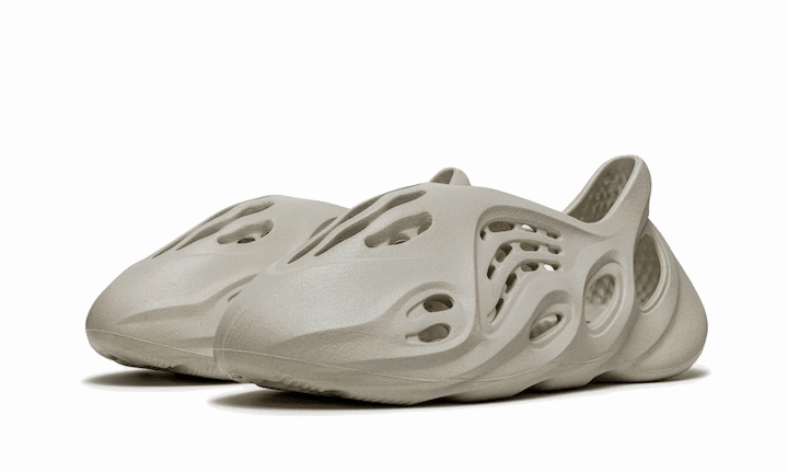 Yeezy Foam RNNR Sand Lean Build