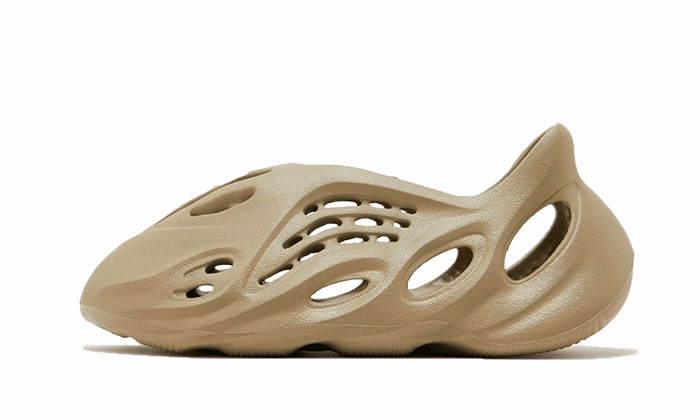 Yeezy Foam RNNR Stone Salt Fall look