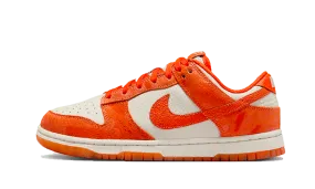 Lace Up Closure Mechanism Nike Dunk Low Cracked Orange